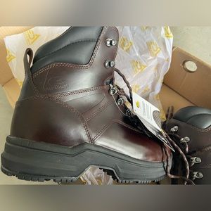 Patented Anti-Glossing 
Slip-Resistant Boots